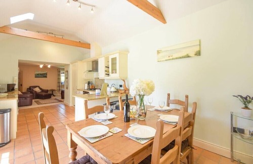 North Sunderland Cottage | LAVENDER COTTAGE (VILLAGE FARM), pet friendly in Seahouses
