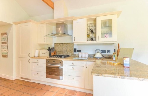 North Sunderland Cottage | LAVENDER COTTAGE (VILLAGE FARM), pet friendly in Seahouses