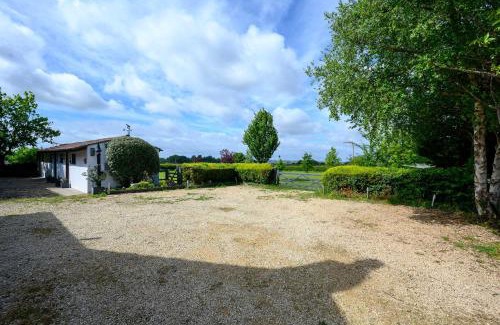Staple Hill Hotel | Lavender - Delightful Stables Conversion By StayStaycations