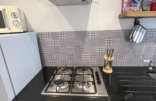 St. Leonard's Apartment | Lavender Den - 1 bed apartment with sunny garden
