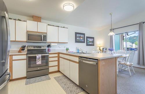 Downtown Leavenworth Apartment | Lavender Haus
