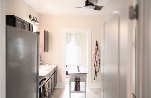Hart House | Lavender Hill Lake House- Stunning Views +Walk to Shops +Near Dunes & Pentwater