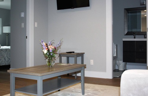 Sardis House | Lavender House - Modern guesthouse in Sardis