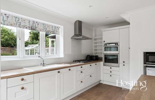 Henley-on-Thames House | Lavender House - Spacious Henley Home with Parking