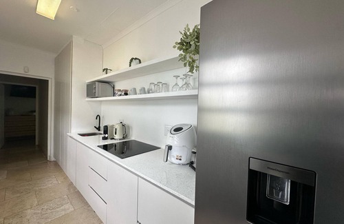 Tokai Apartment | Lavender - Queen Self catering Unit