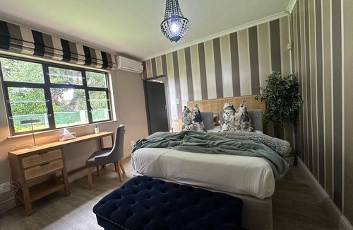 Lakeside Bed & Breakfast | Lavender self-catering room - 2 on Lismore Guesthouse