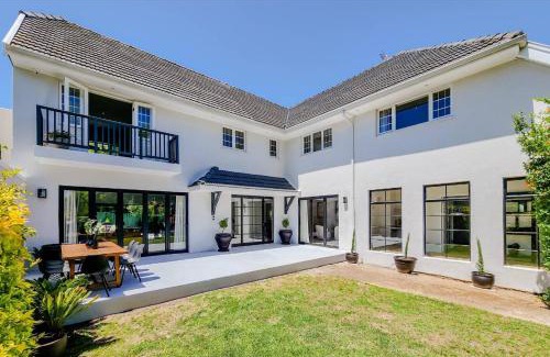 Rondebosch House | Lavenham 5 Bedroom, Rondebosch