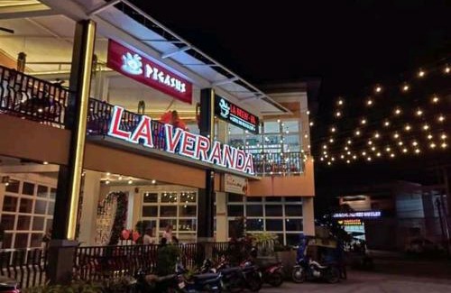 Bato Hotel | Laveranda Travellers Inn