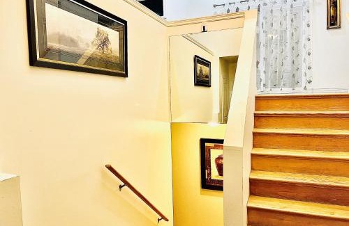 London House | LaVida Exclusive Guest House (Rm #3)