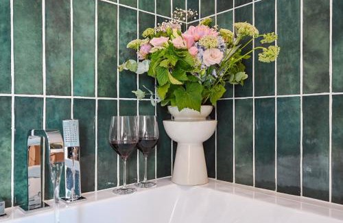 Saint-Thomas-d'Aquin Apartment | Lavie Maison Studio AC & Hot Tub
