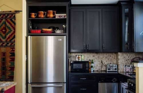 Historic Downtown Savannah House | Lavinia Low House|Historic Townhouse near Jones St