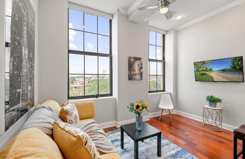 Olde Kensington Apartment | Lavish 1br Rooftop Pool & Gym