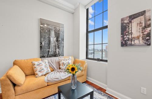 Olde Kensington Apartment | Lavish 1br Rooftop Pool & Gym