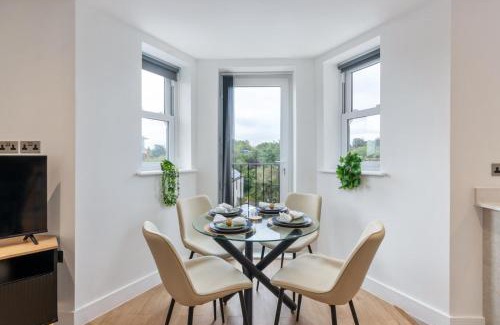 Leatherhead Apartment | Lavish 2-Bedroom Apartment by E2M, Leatherhead