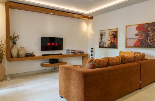 Drupadi Villa | Lavish 2 Bedroom Private Villa Seminyak - Orange