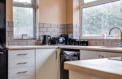 Birkenhead House | Lavish 2BR Bungalow Retreat in Birkenhead