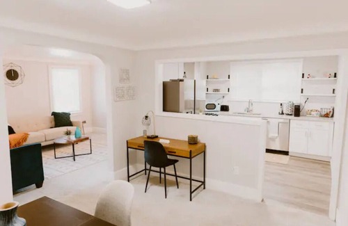 Ferndale House | Lavish 2BR Lower Unit in Ferndale