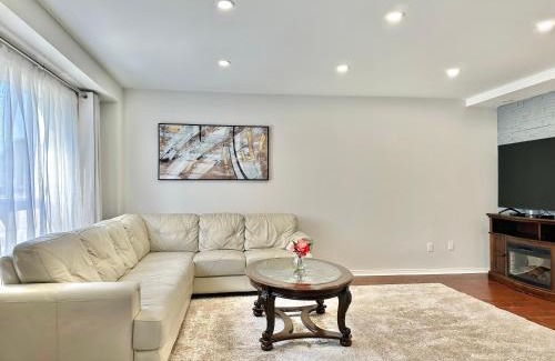 Alcona House | Lavish 4BR House Near Simcoe Lake & FH Resort