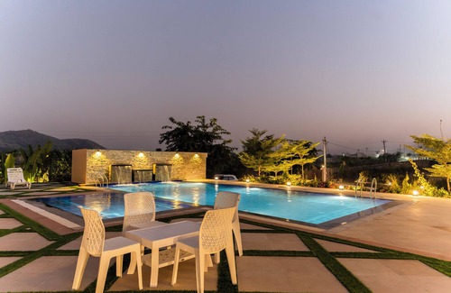 Udaipur District Villa | Lavish 5BHK Villa with Grand Garden, Private Pool & Elite Amenities