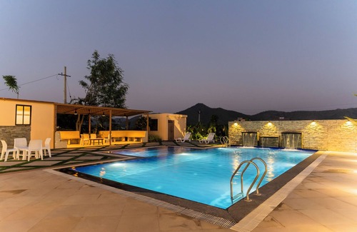 Udaipur District Villa | Lavish 5BHK Villa with Grand Garden, Private Pool & Elite Amenities