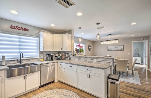 Holiday Lakes West House | Lavish Holiday Home w/Lanai & Heated Outdoor Pool