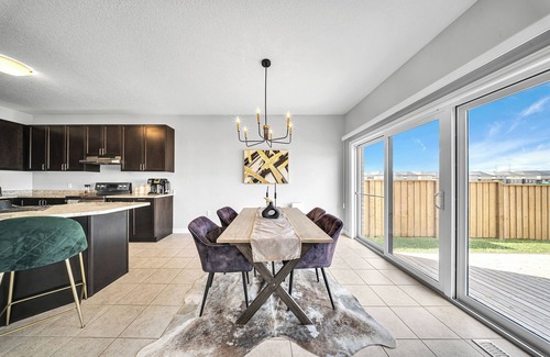 Hamilton House | Lavish Home on Hamilton Mountain- King Bed