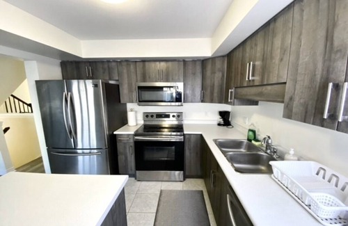 Thorold House | Lavish house near Niagara Falls