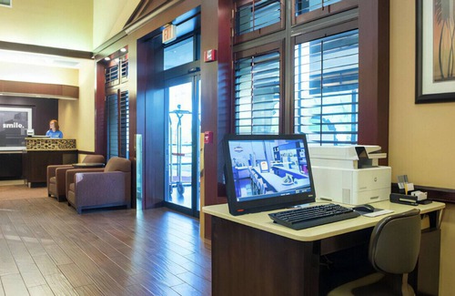 Bearss Plaza House | Lavish King Experience! Free Breakfast & WiFi