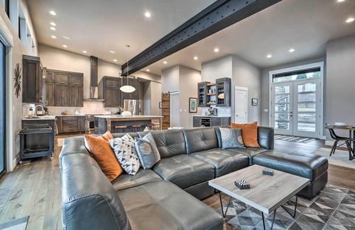 Manson House | Lavish Lake Chelan Escape: Pool & Panoramic Views