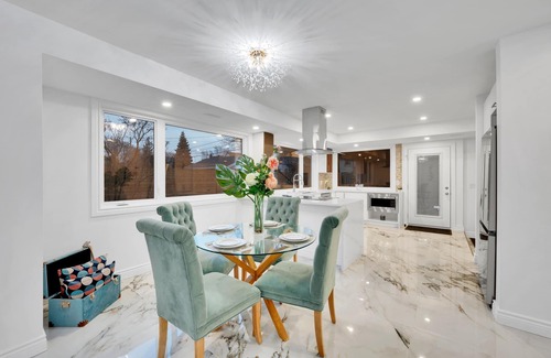 Riverside House | Lavish Mansion: Jacuzzi Suite, Elegant Interior