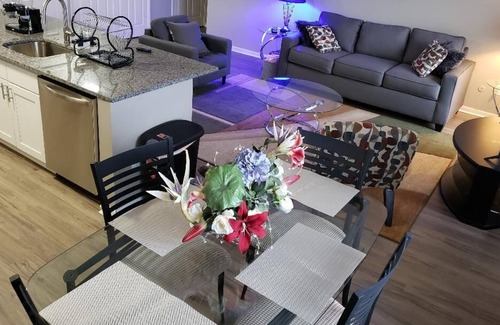 Troy Apartment | Lavish Modern Spacious Getaway