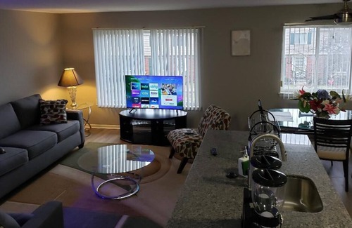 Troy Apartment | Lavish Modern Spacious Getaway