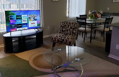Troy Apartment | Lavish Modern Spacious Getaway