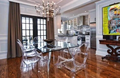 Myers Park Condo | Lavish Myers Park 2BR King Condo | Porch | Private