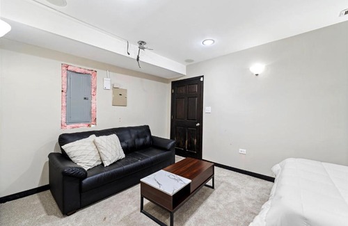 Grand Boulevard Apartment | Lavish Near Lake Downtown & SOX #G