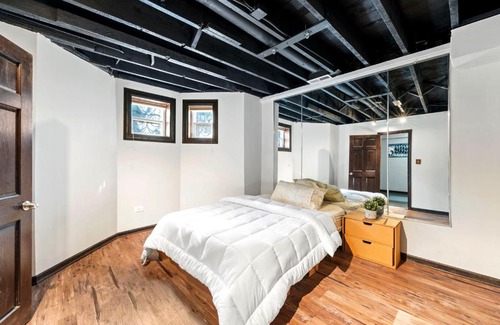Grand Boulevard Apartment | Lavish Near Lake Downtown & SOX #G