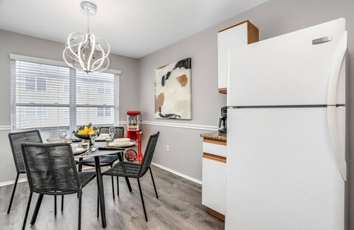 Southfield Condo | Lavish Nest/KingBed/Min to Ascension Hospital