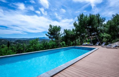 Le Tholonet Apartment | Lavish Villa First Floor near Aix with Pool, AC & Sainte-Victoire Views - Le Tholonet