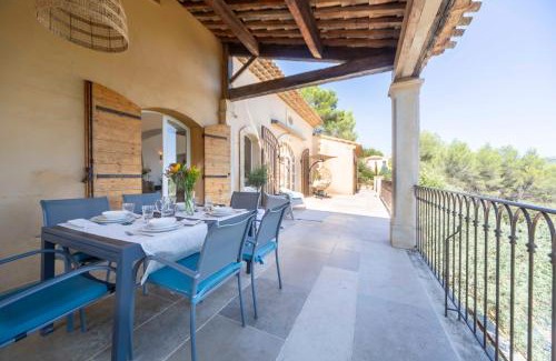 Le Tholonet Apartment | Lavish Villa First Floor near Aix with Pool, AC & Sainte-Victoire Views - Le Tholonet