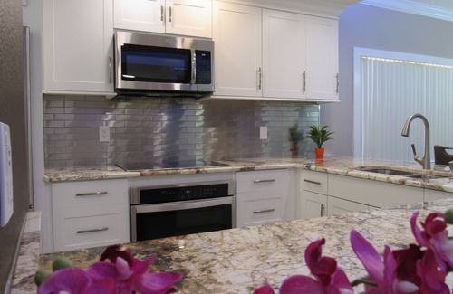 South Bradenton Condo | Lavish Waterfront Condo! Heated Pools~Lanai~WiFi. By IMG~Beaches~AMI~Restaurants