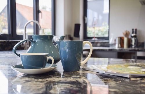 Walberswick Cottage | LAVVANDE, WALBERSWICK, pet friendly, with open fire in Walberswick