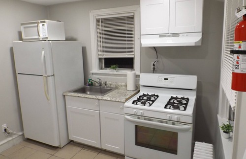 Foxcroft Square Apartment | Lawndale Philly Cozy & Renovated 2 Beds 1 Bath