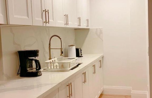 Lawrence Park House | Lawrence Park Guesthouse