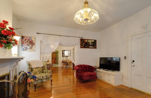 Lawrence Apartment | Lawrence Retreat - 10 Mi to Canobie Lake Park