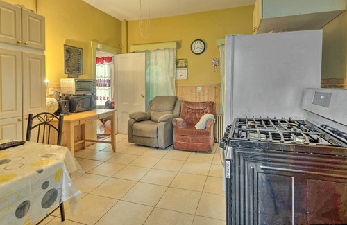 Lawrence Apartment | Lawrence Retreat - 10 Mi to Canobie Lake Park