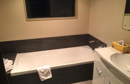 Lawrence House | Lawrence Townhouse Accommodation 18A
