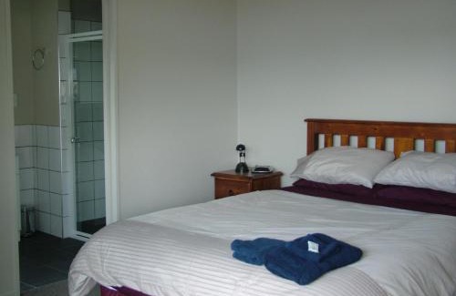 Lawrence Apartment | Lawrence Townhouse Accommodation