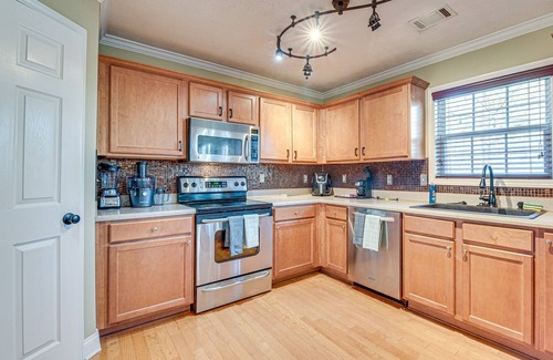 Lawrenceville House | Lawrenceville Home w/ Deck - Near Mall of Georgia!