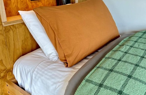 Bethanga Cabin | Lawson Lux Lodge Bethanga - Luxury two bedroom barn-style lodge