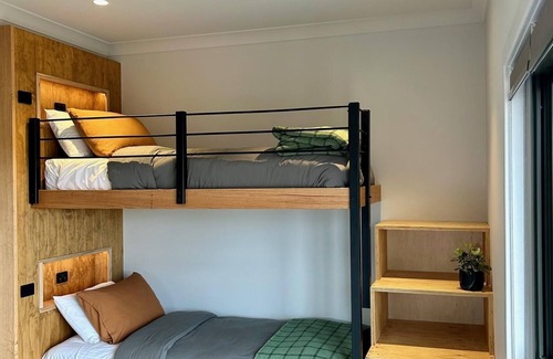 Bethanga Cabin | Lawson Lux Lodge Bethanga - Luxury two bedroom barn-style lodge